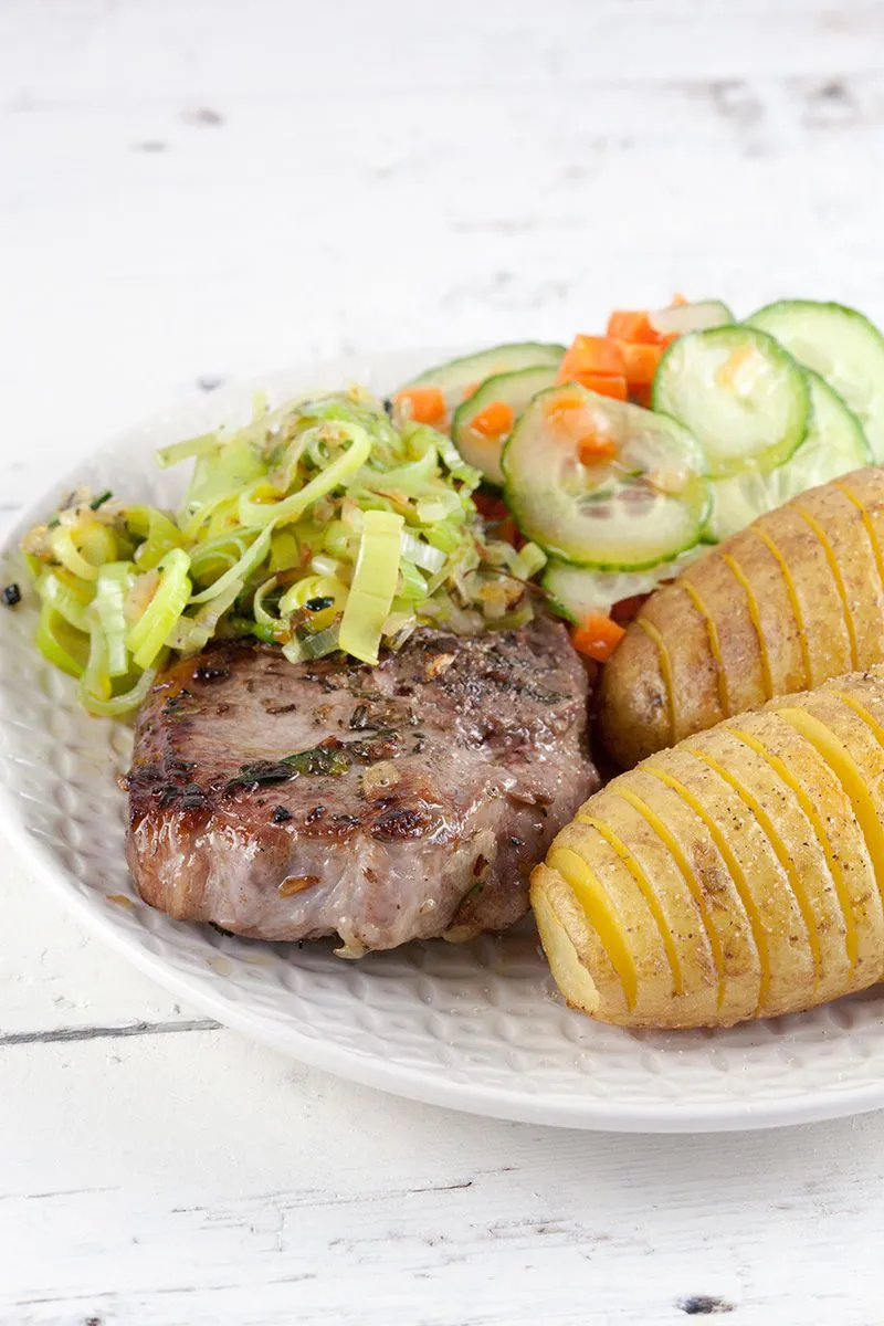 Lamb shank with Hasselback potatoes