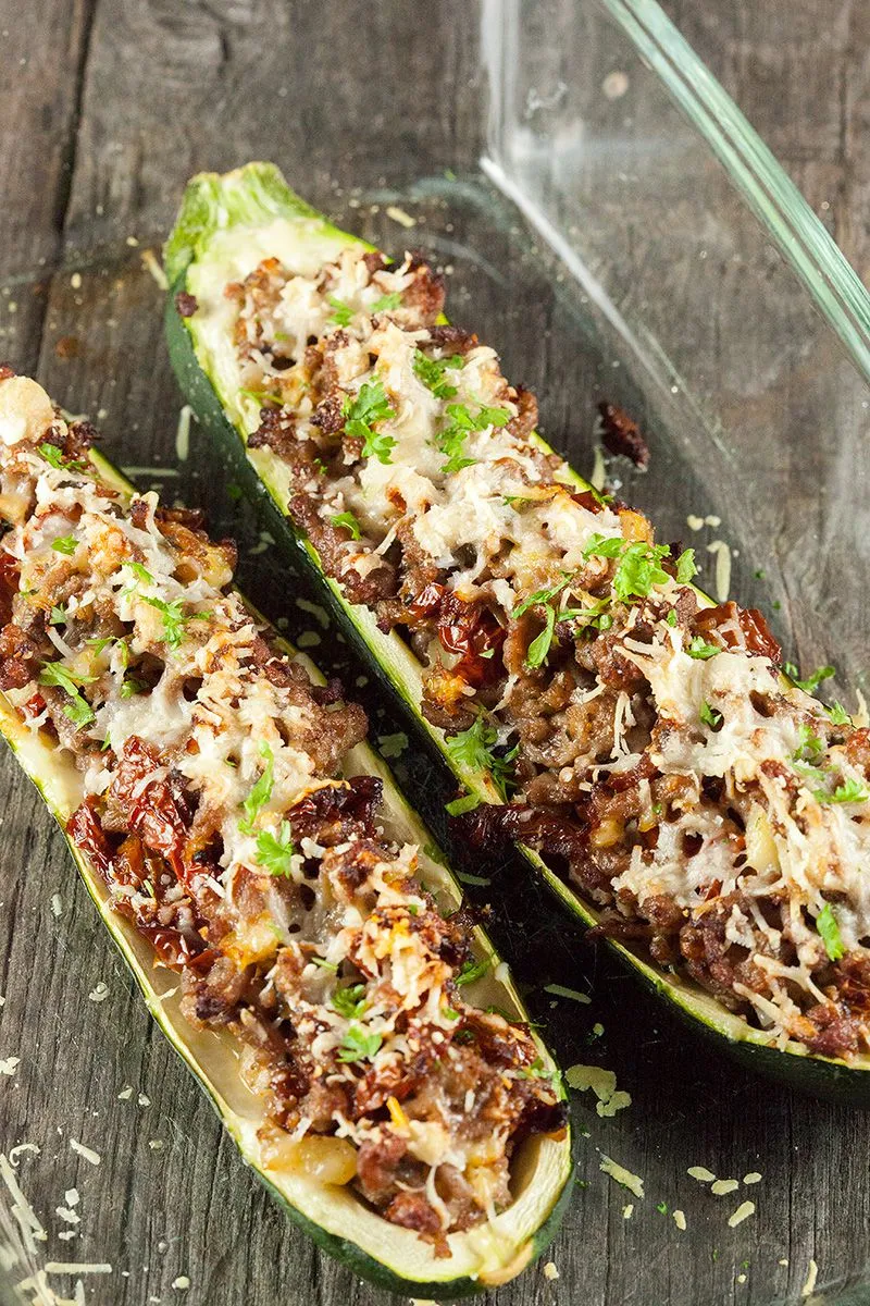 Minced meat stuffed zucchini boats