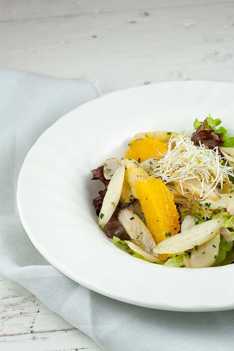 Stir fry white asparagus salad