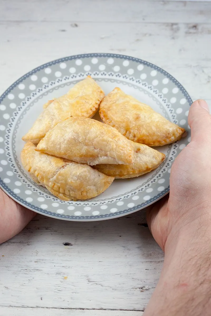 Mini ham and vegetable pastry puffs
