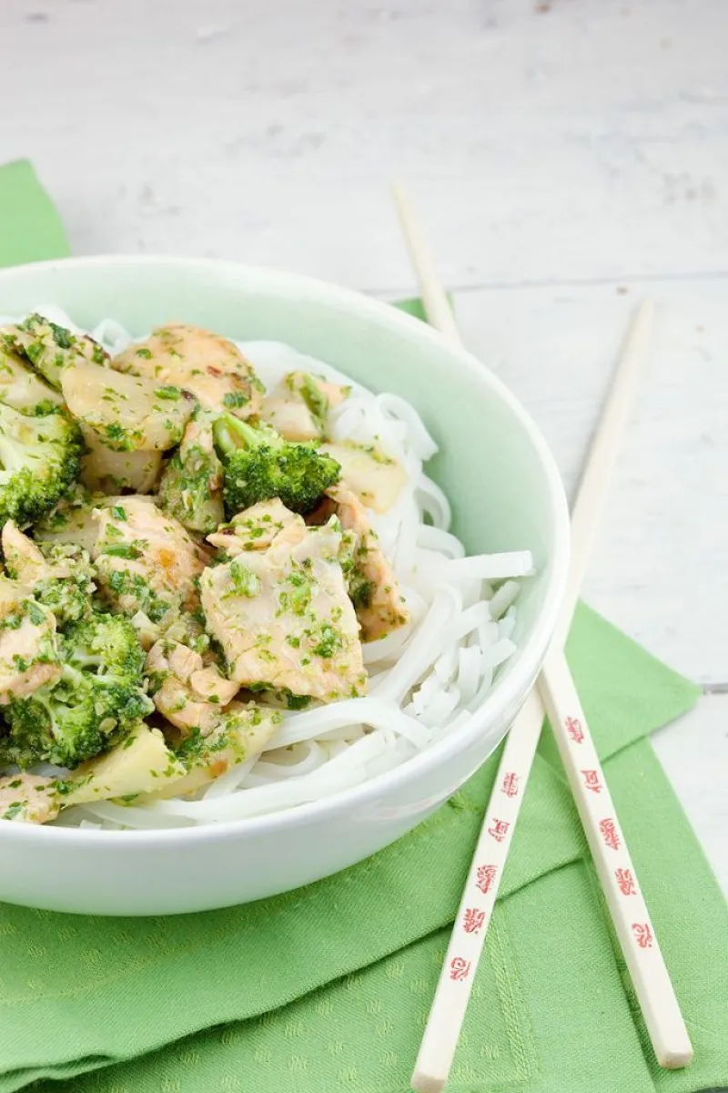 Salmon with arugula pesto and rice noodles
