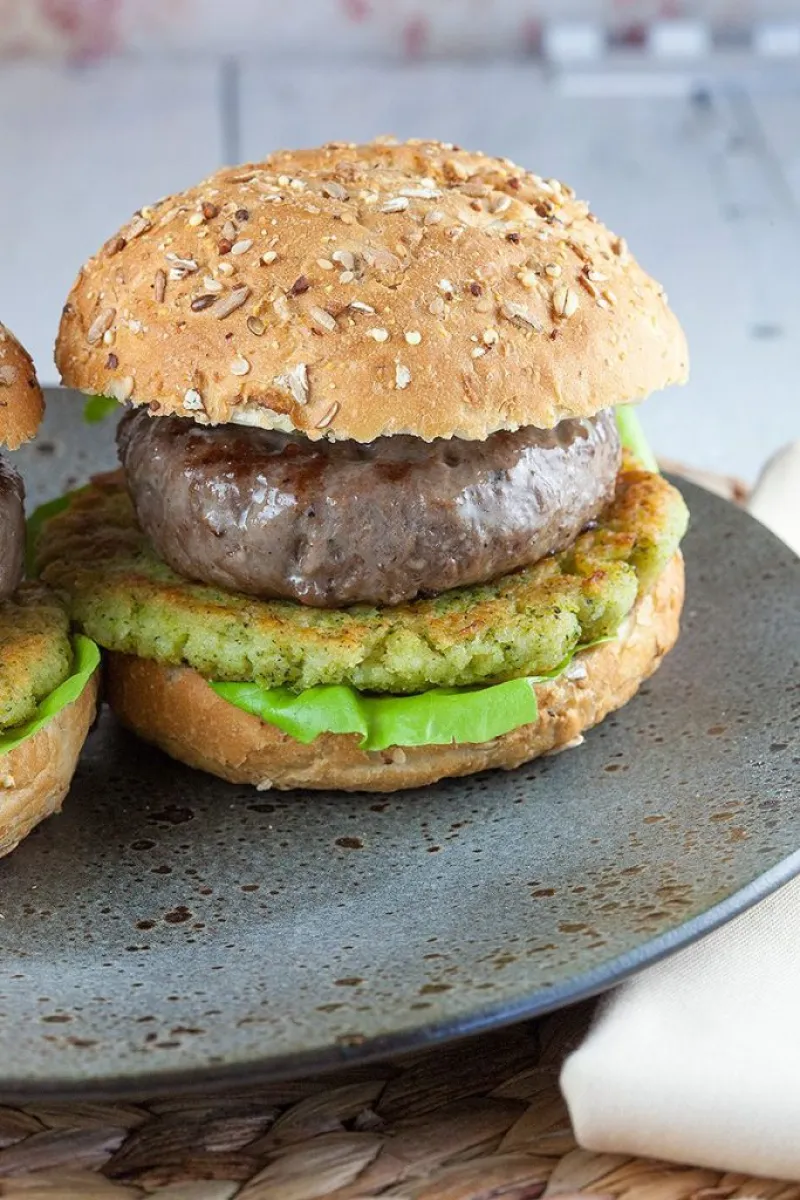 Broccoli and beef burgers