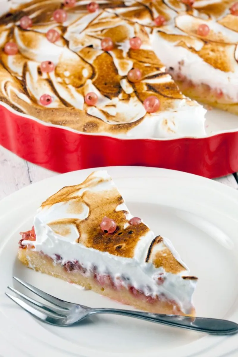 Pink currant and meringue pie