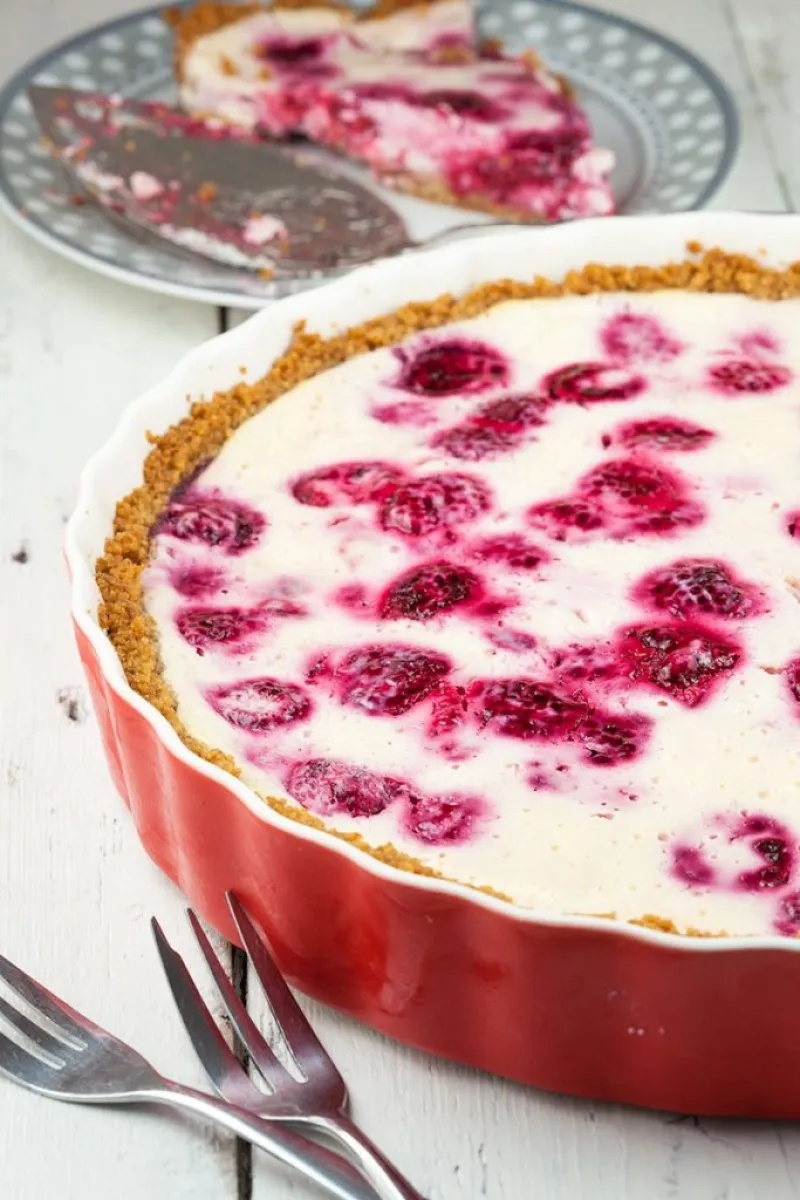 Raspberry quark pie