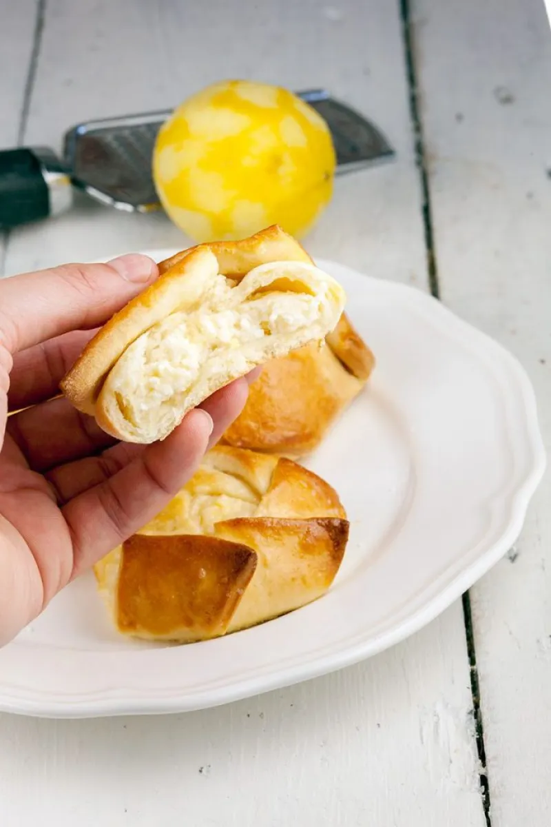 Branzoaice (Romanian-lemon-pastries)
