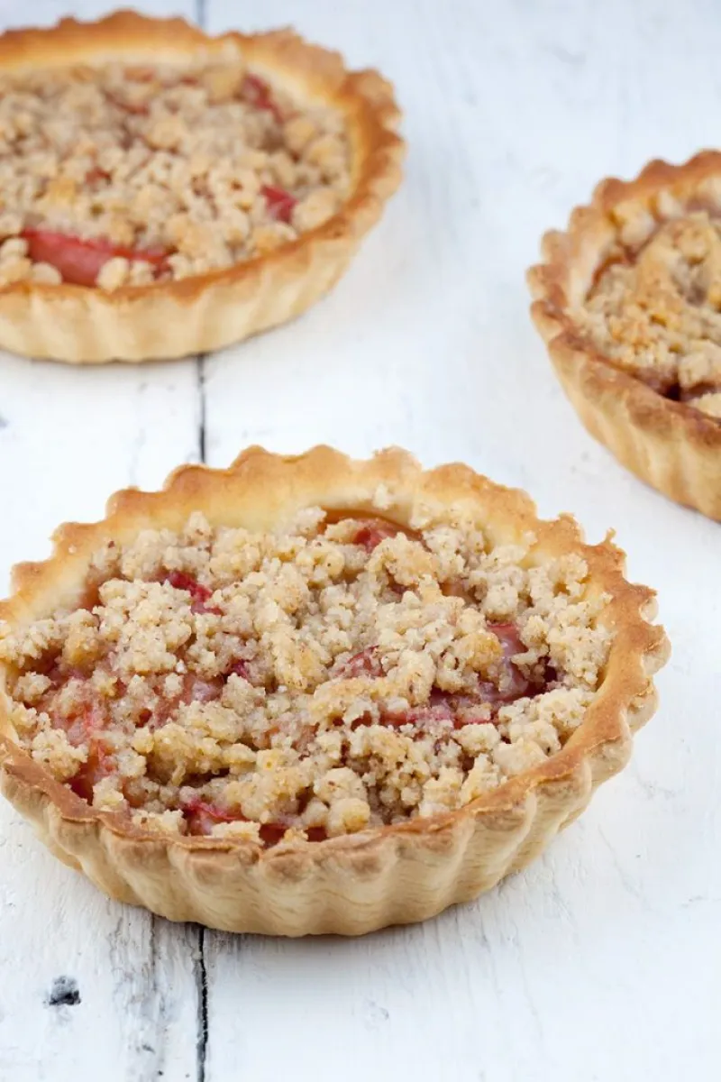Mini crumble plum tarts