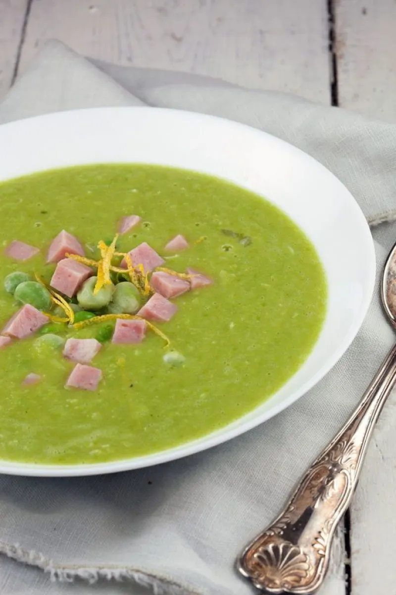Refreshing broad bean soup