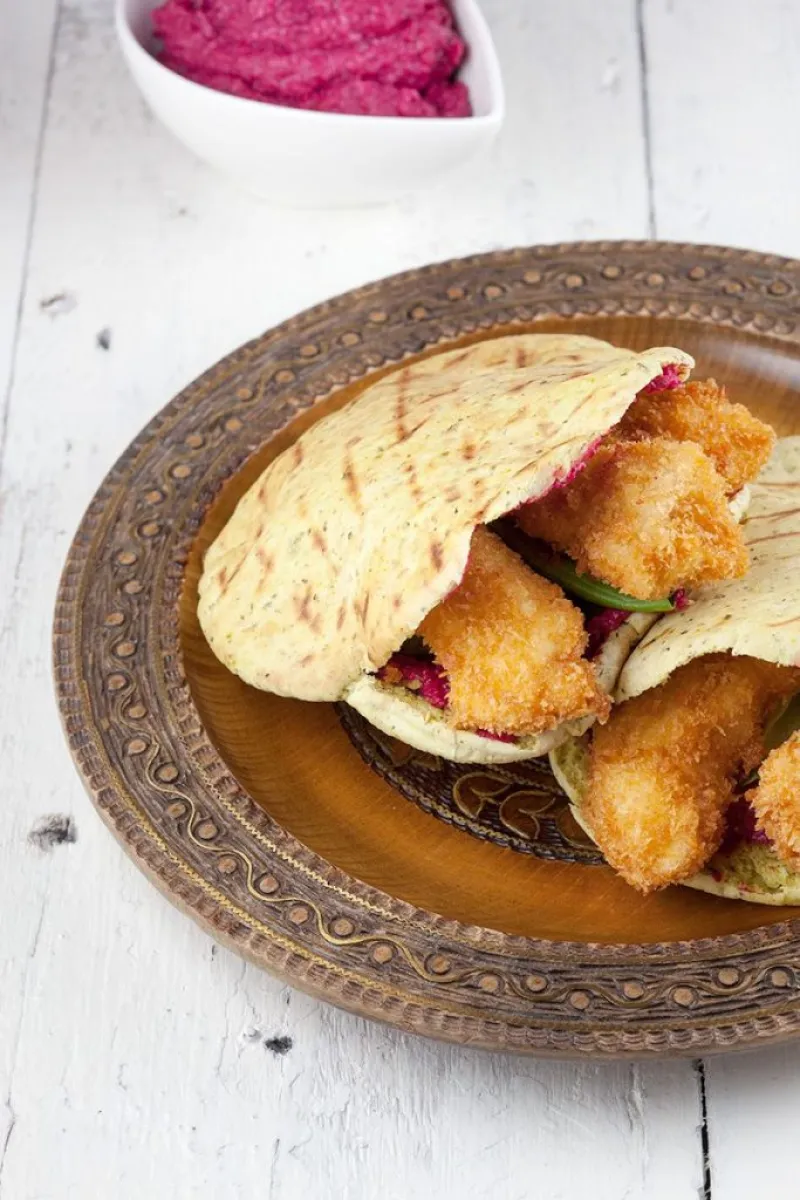 Crispy chicken and hummus pita