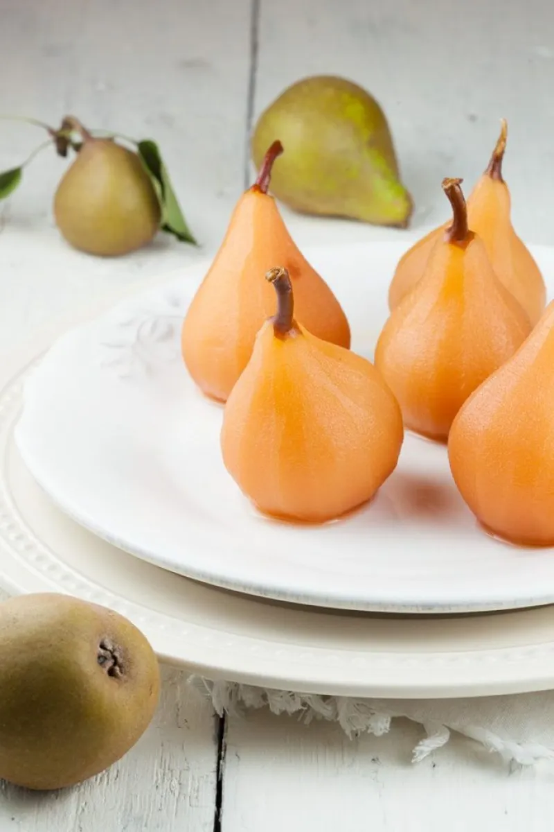 Poached pears in apple juice