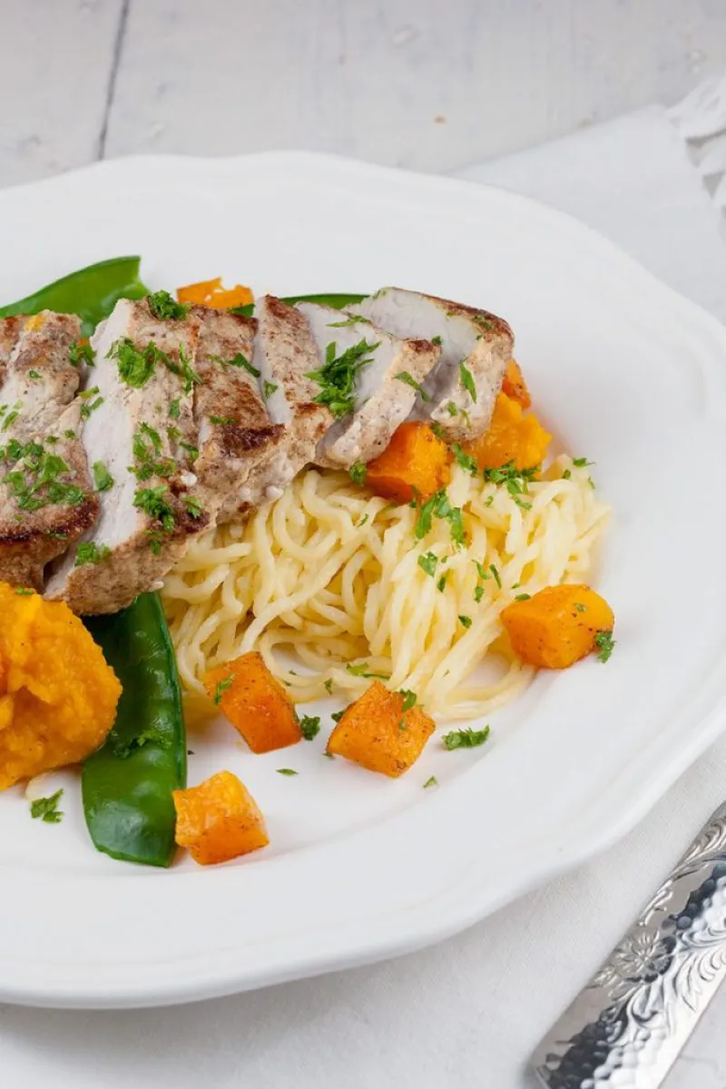 Pork medallions with mustard and cinnamon