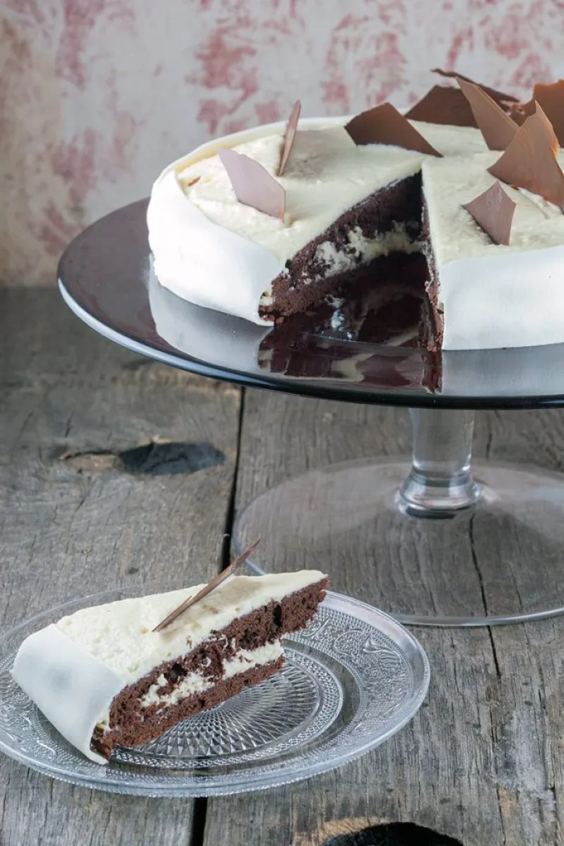 Chocolate pie with marzipan