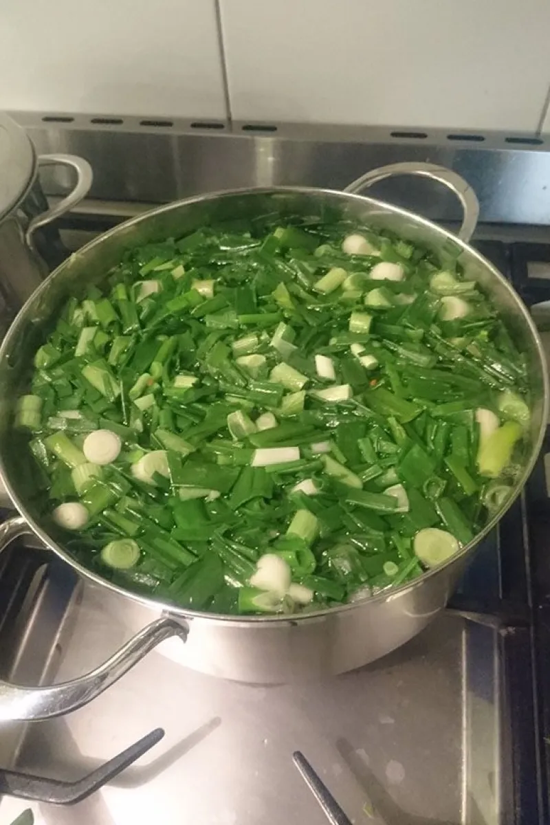 Cooking the spring onion soup