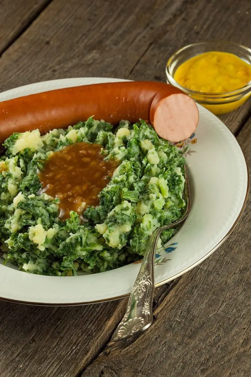 Kale and potatoes a.k.a. boerenkoolstamppot