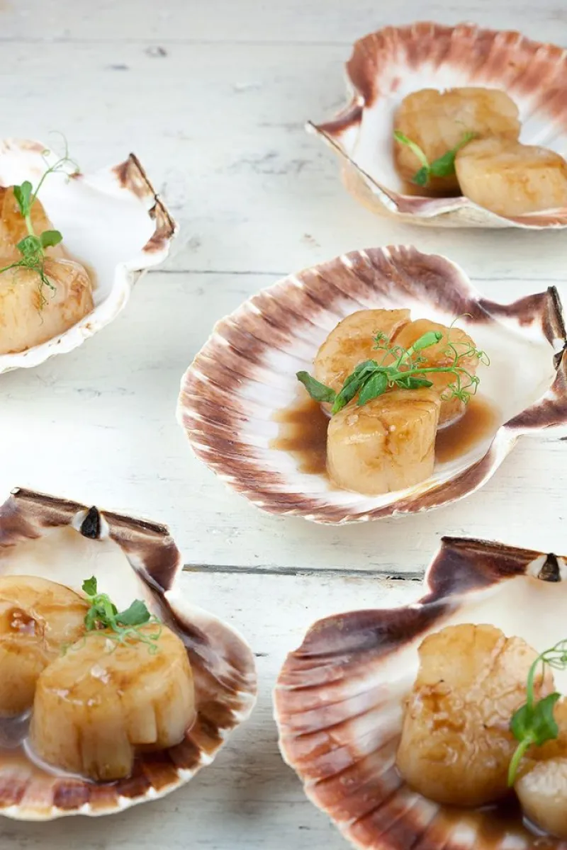 Scallops with balsamic caramel
