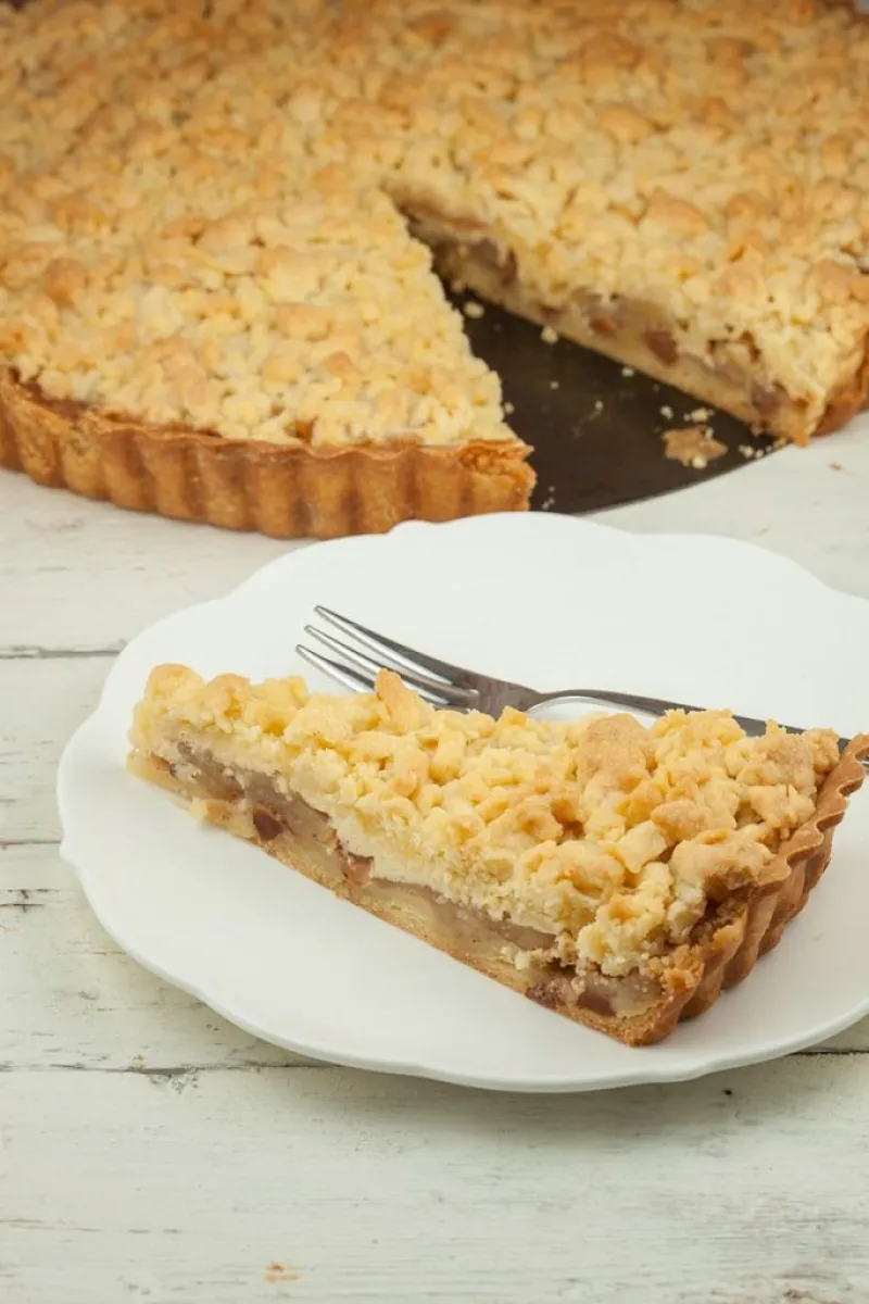 Apple crumble pie