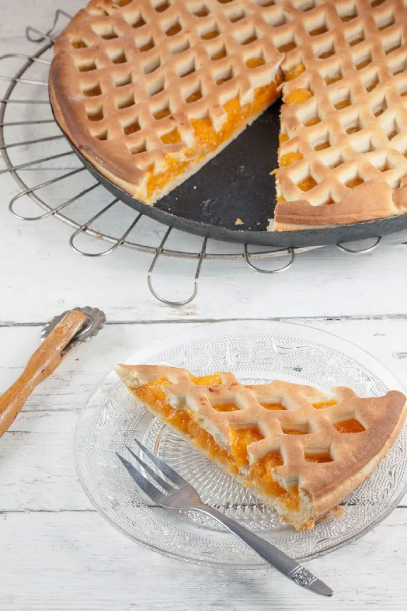 Dutch apricot pie - abrikozenvlaai