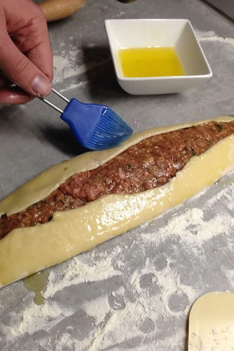 Finishing Turkish pide