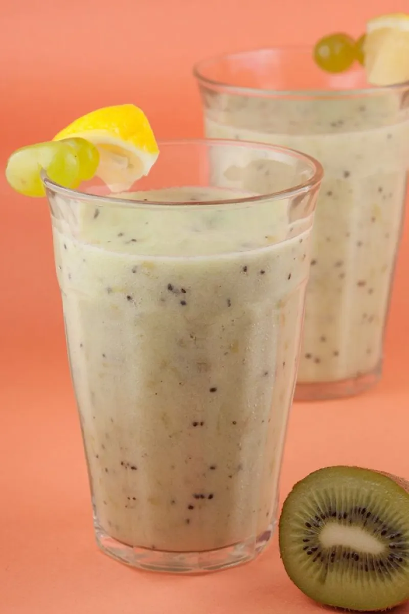 Kiwi and grape smoothie