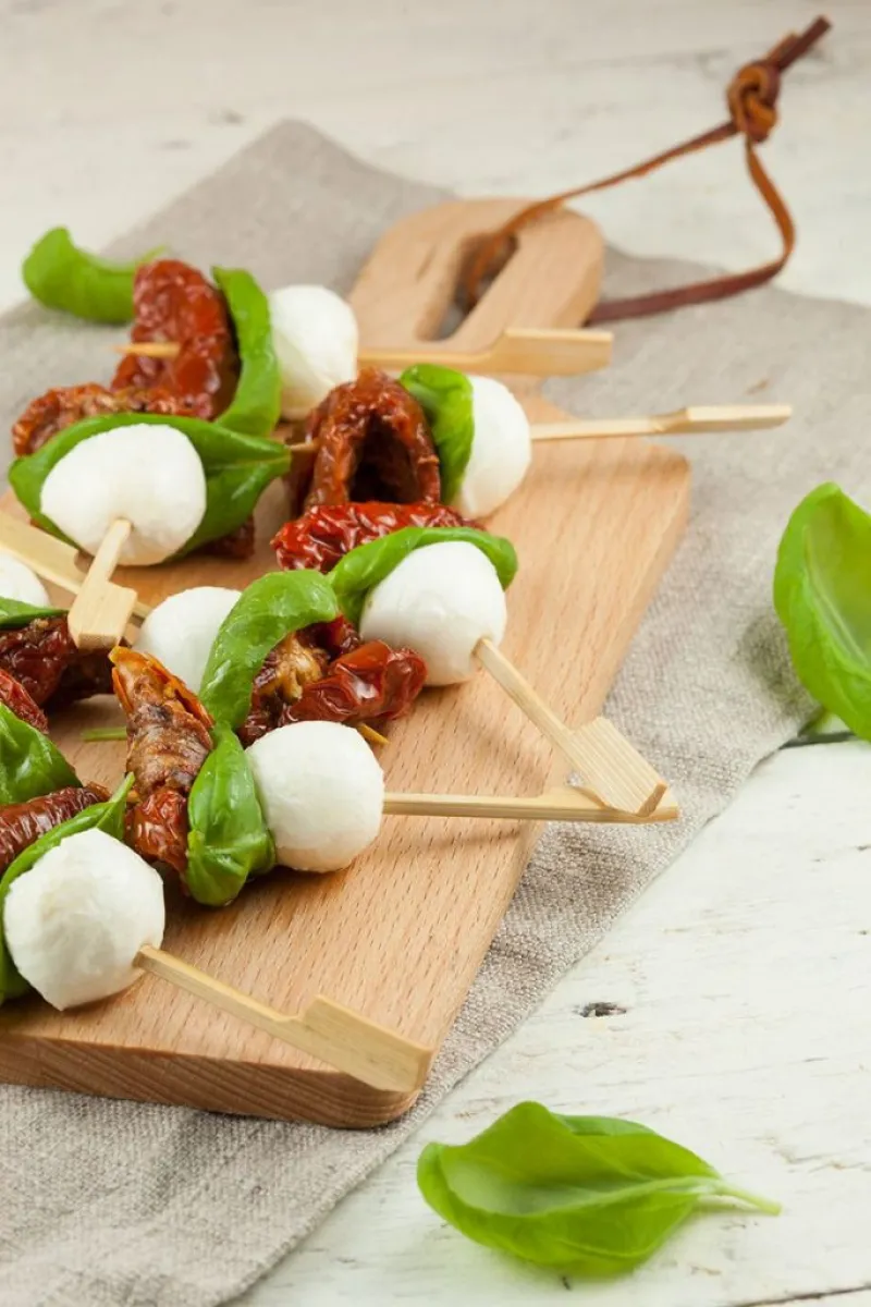 Mini mozzarella tapas bites