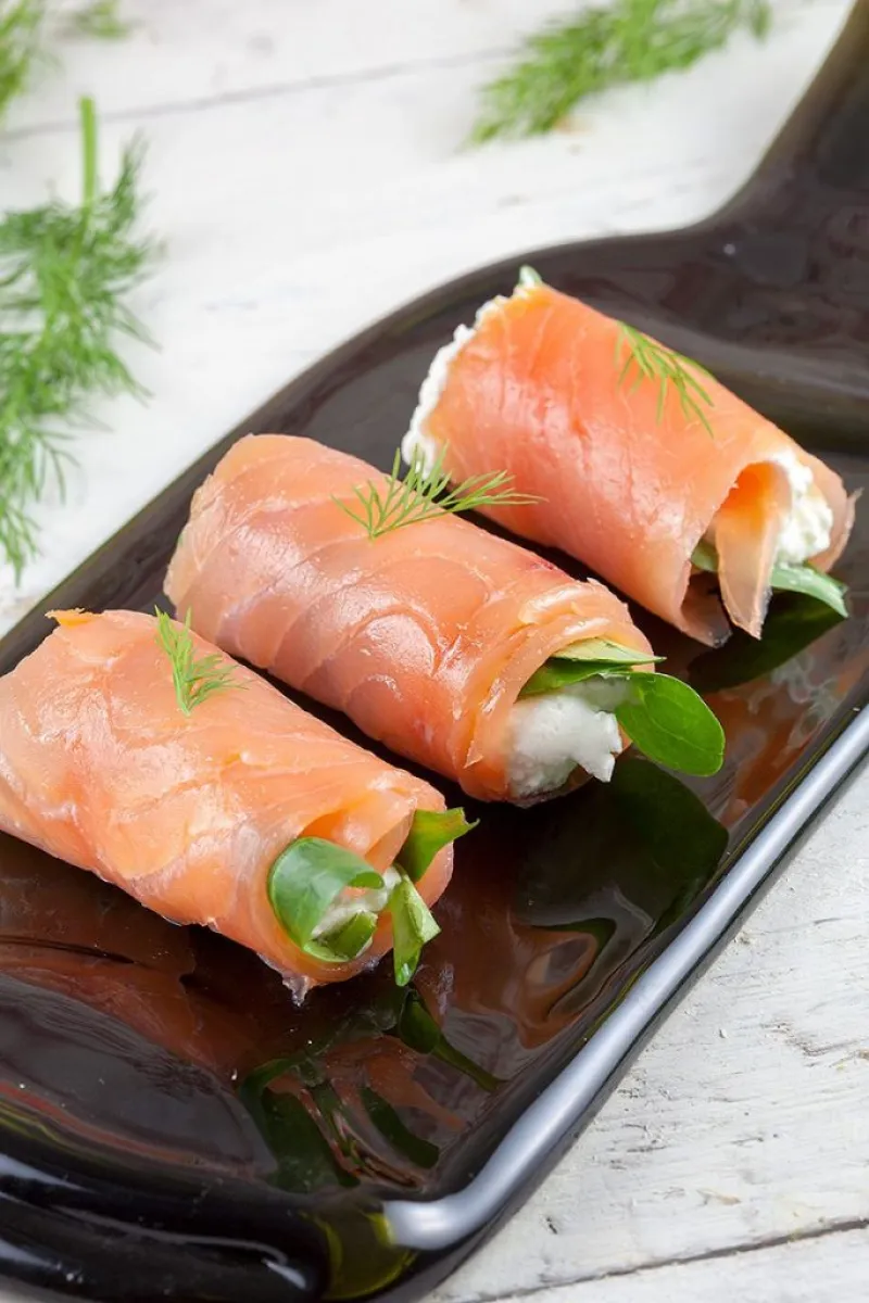 Smoked salmon rolls
