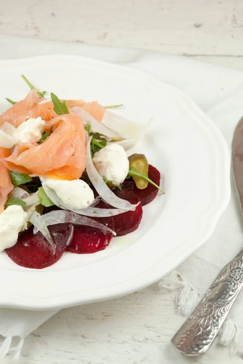 Smoked salmon salad with horseradish crème fraîche