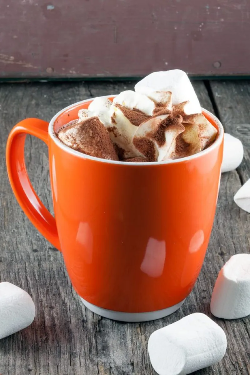 Hot chocolate with rum and marshmallows