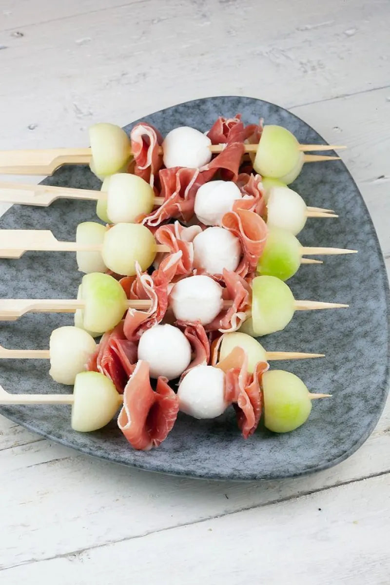 Melon, mozzarella and prosciutto skewers
