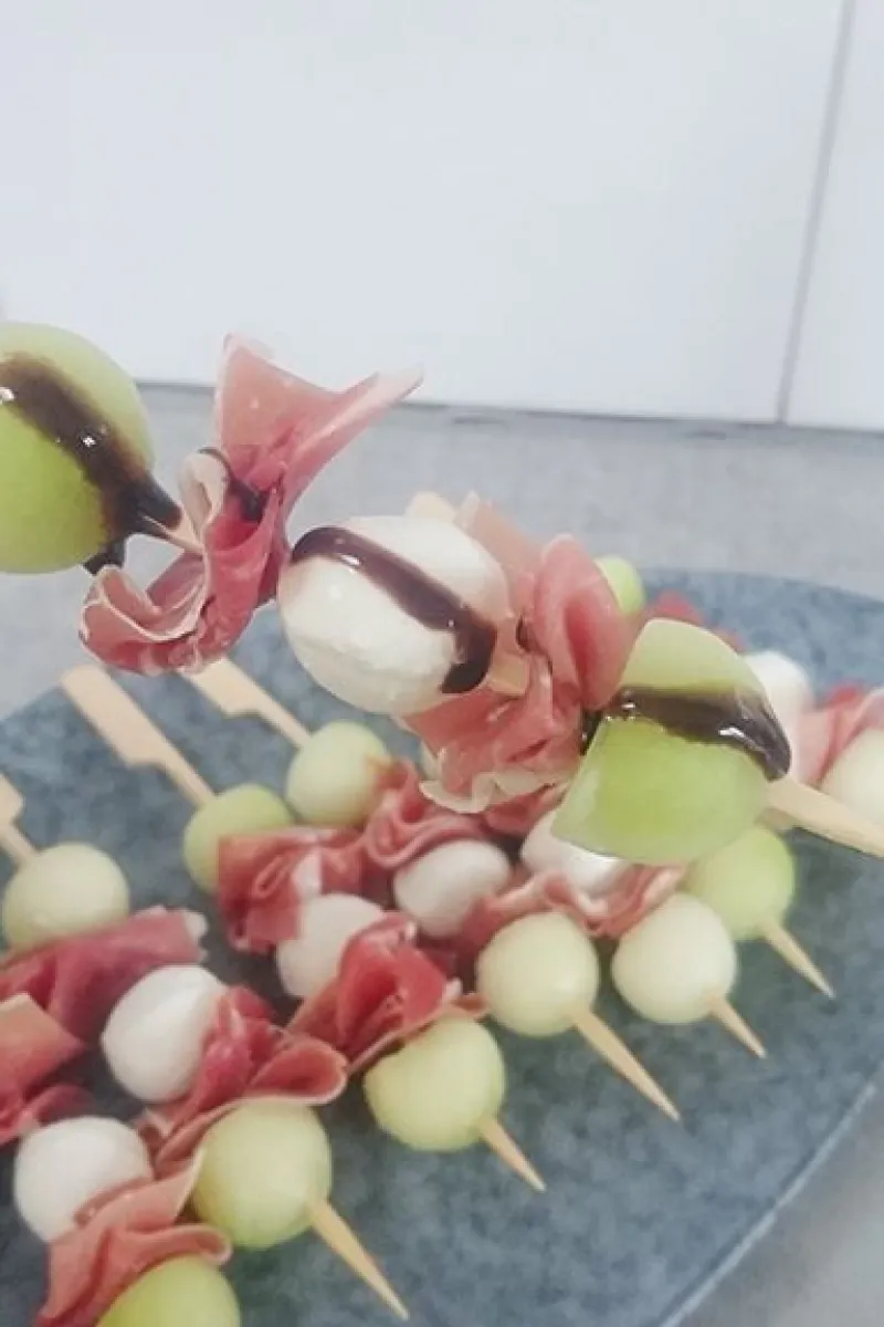 Melon, mozzarella and prosciutto skewers