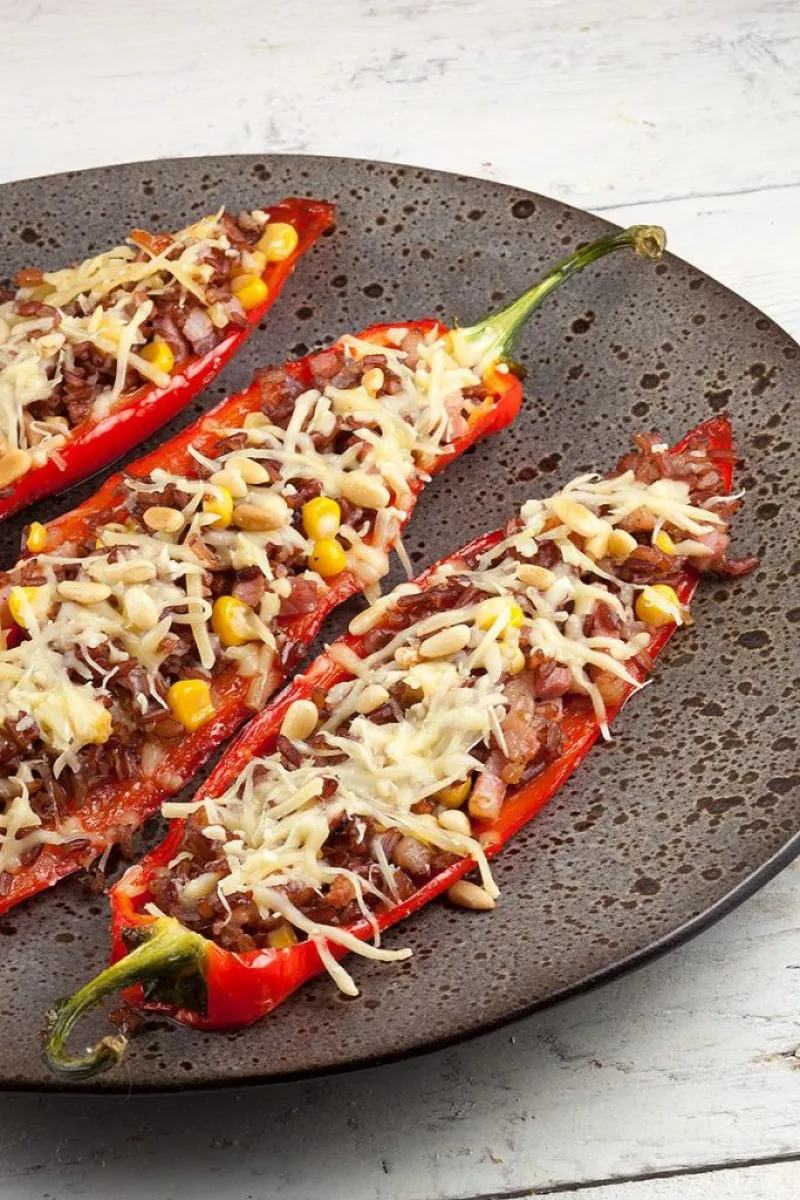 Stuffed pointed peppers with red rice and bacon