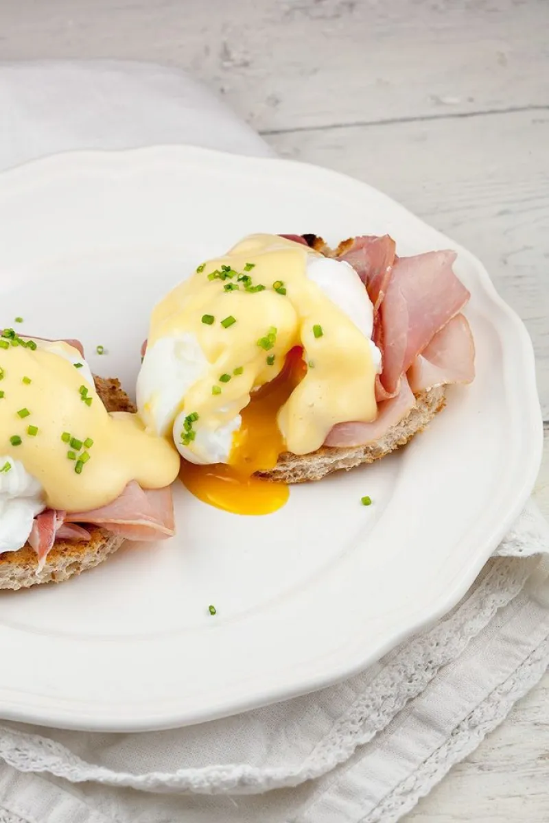 Eggs benedict