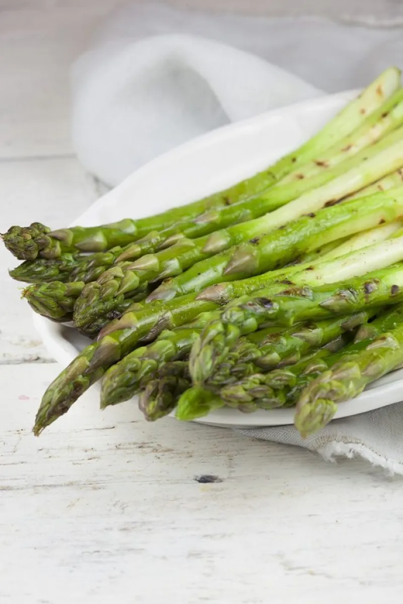 Grilled green asparagus