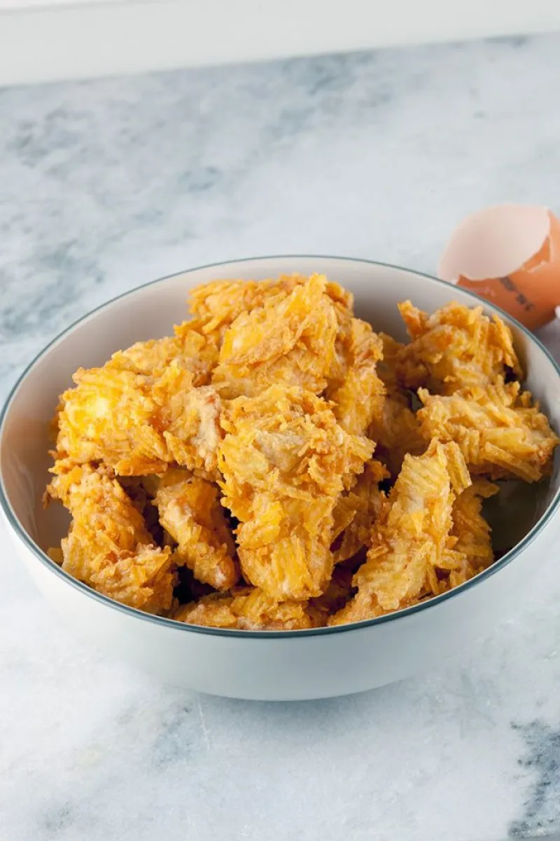 Deep-fried potato chip chicken