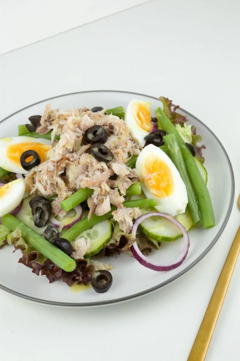 Smoked mackerel salad