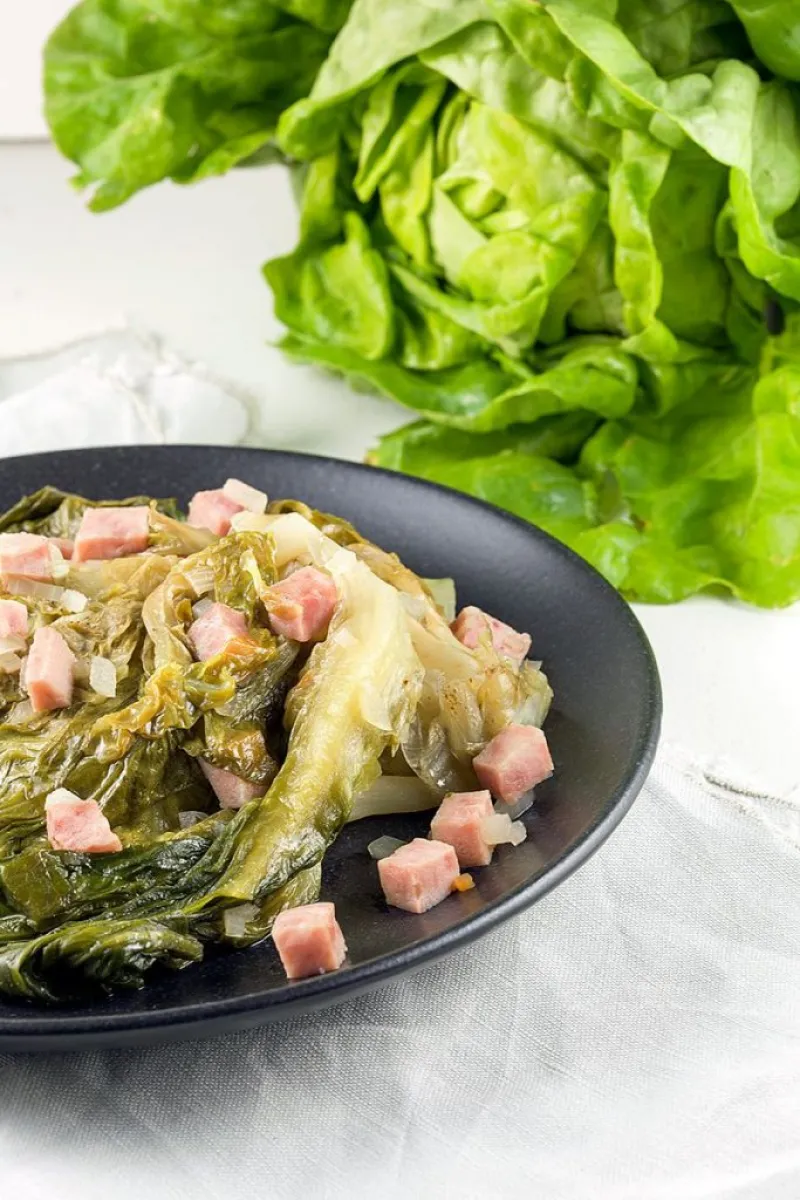 Braised lettuce
