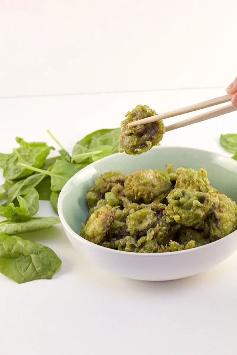 Mushrooms and spinach tempura