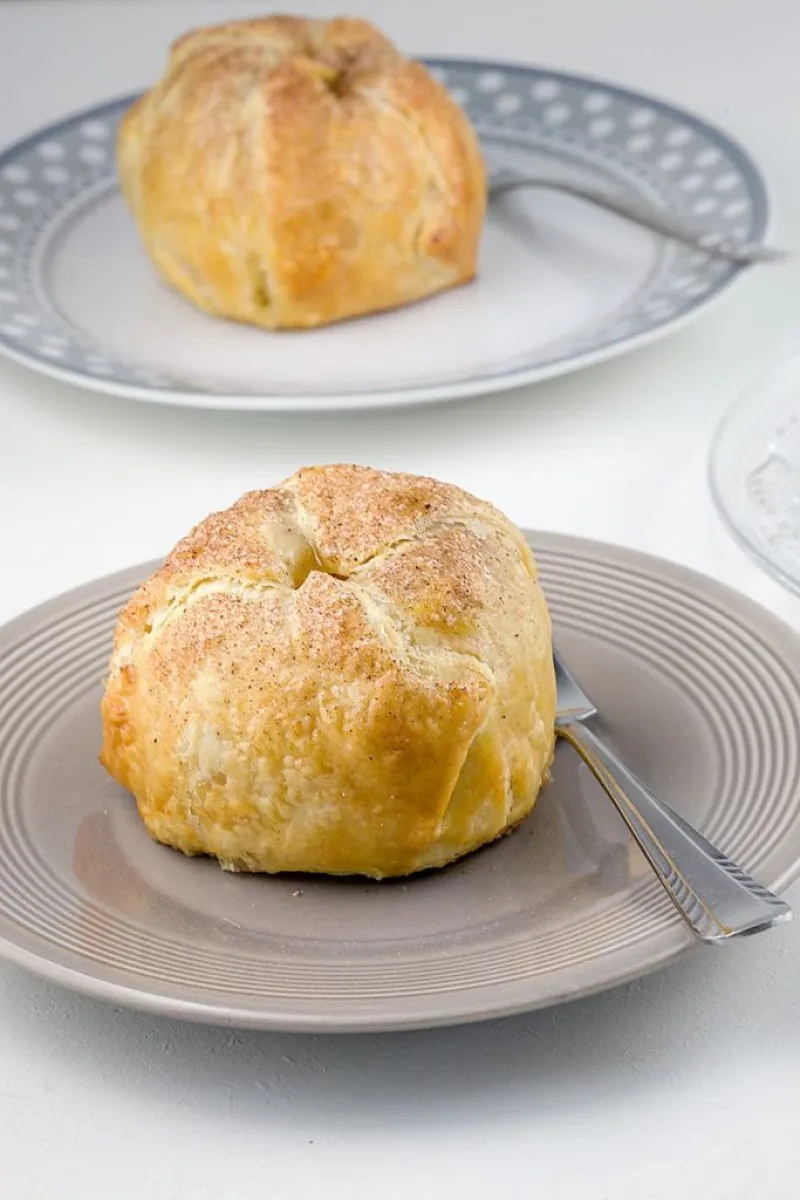 Pastry-wrapped baked apples