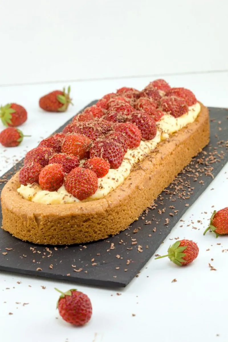 Strawberry eggnog tarts