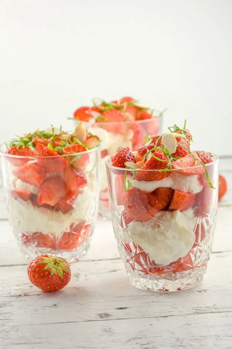Strawberry mascarpone dessert