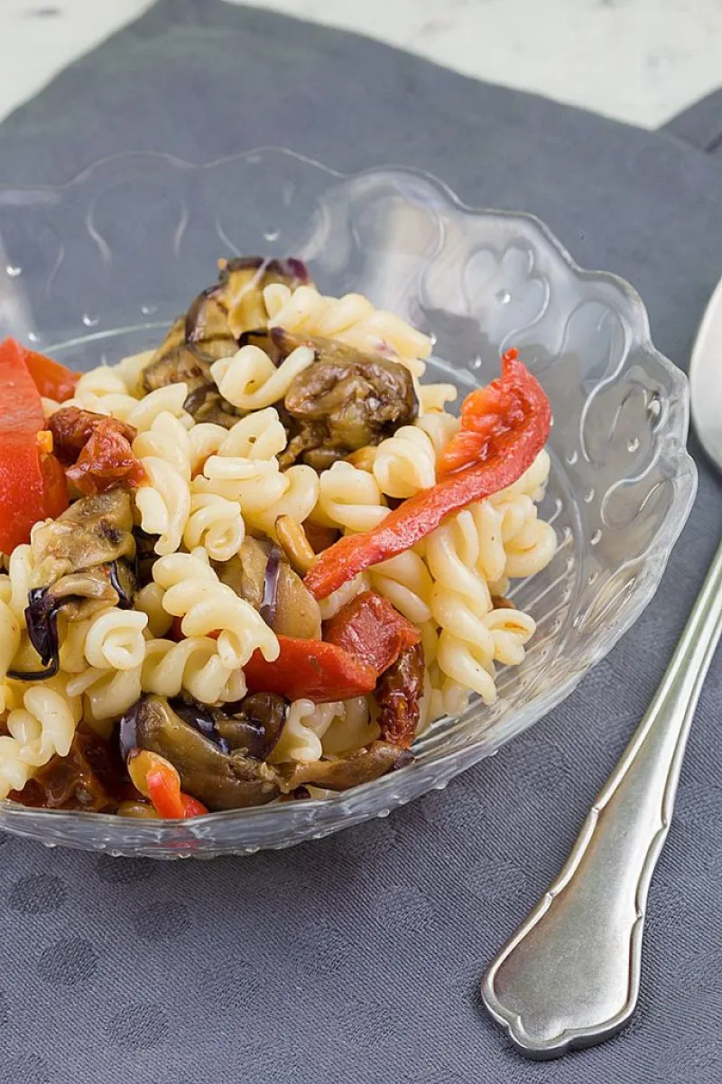 Roasted vegetables pasta salad
