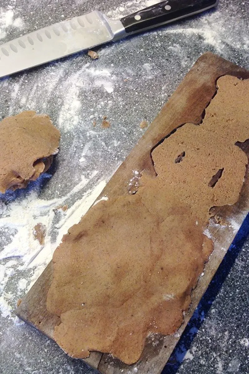 Speculaasplank with dough