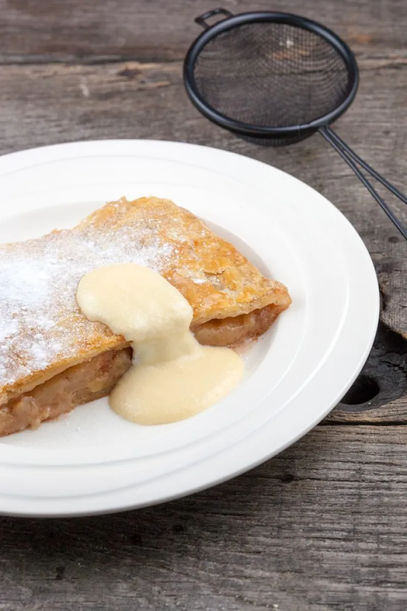 Apple strudel with vanilla sauce