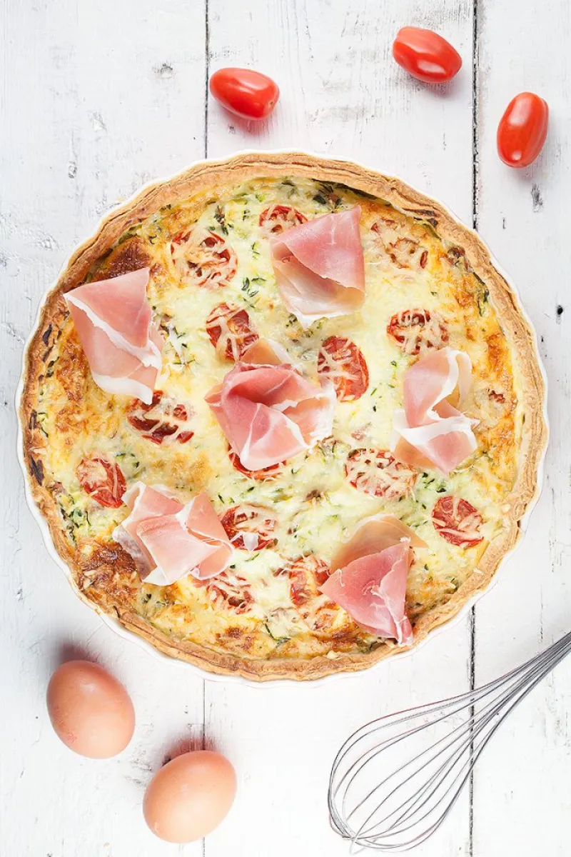 Quiche with zucchini and Serrano ham