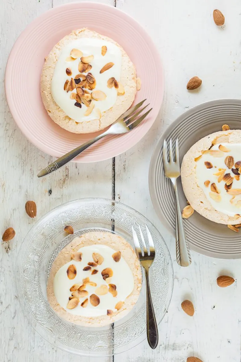 Almond and white chocolate mini pavlova