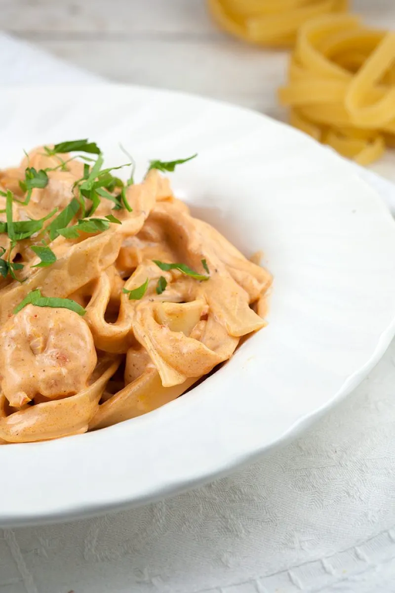 Creamy shrimp tagliatelle