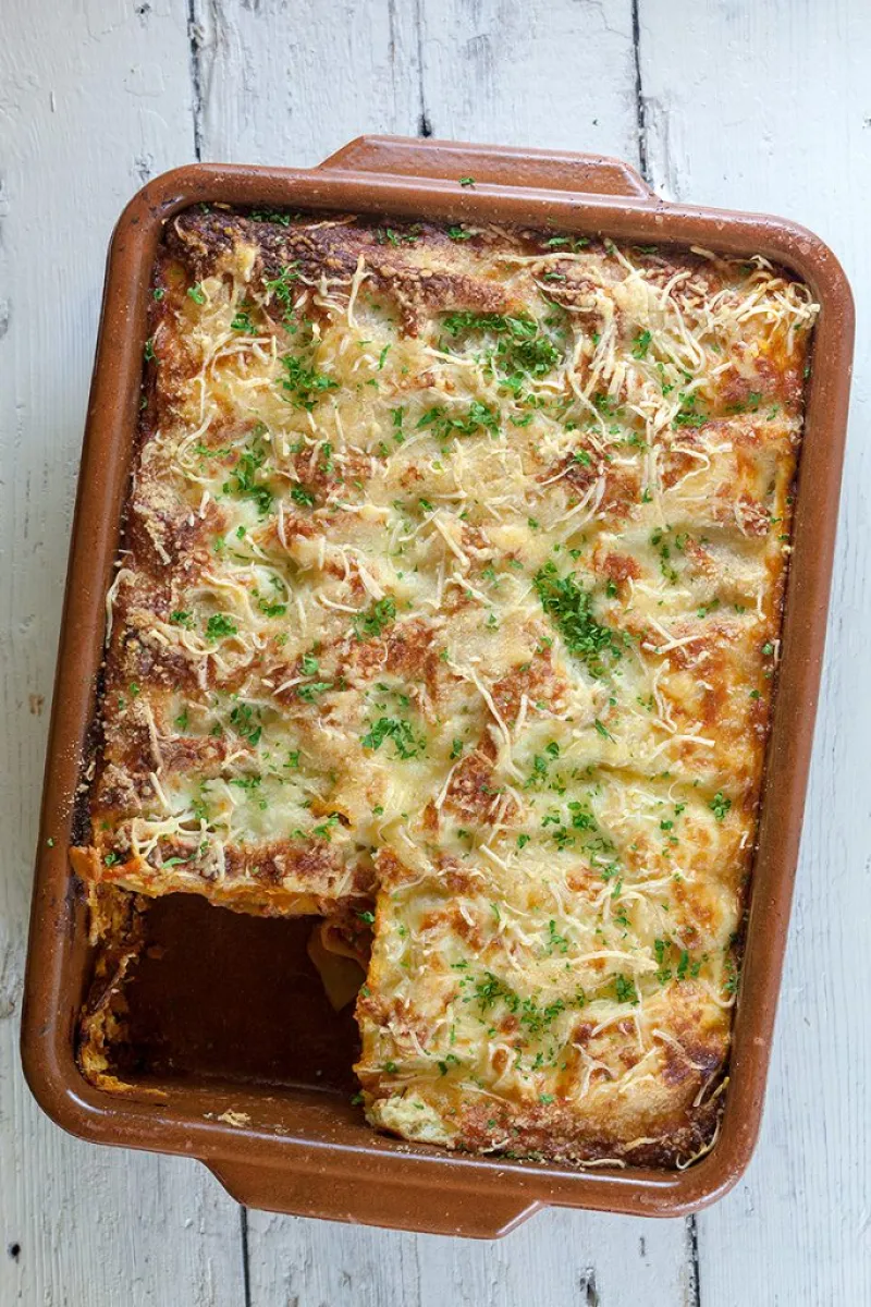 Ground beef and ricotta lasagna