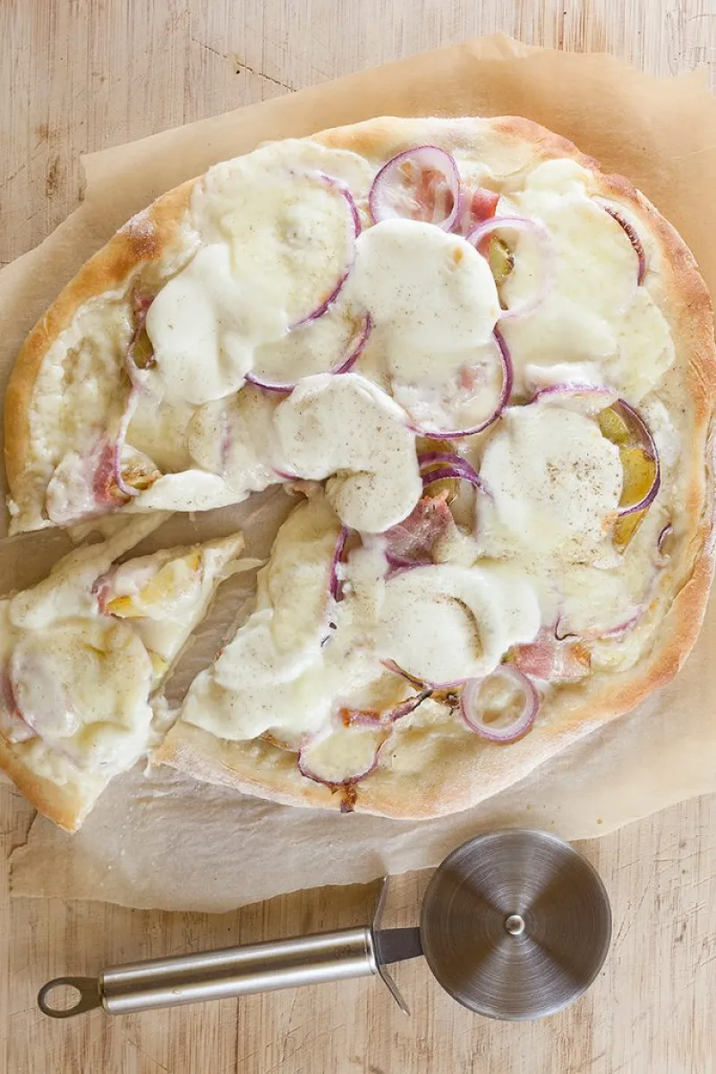Raclette pizza
