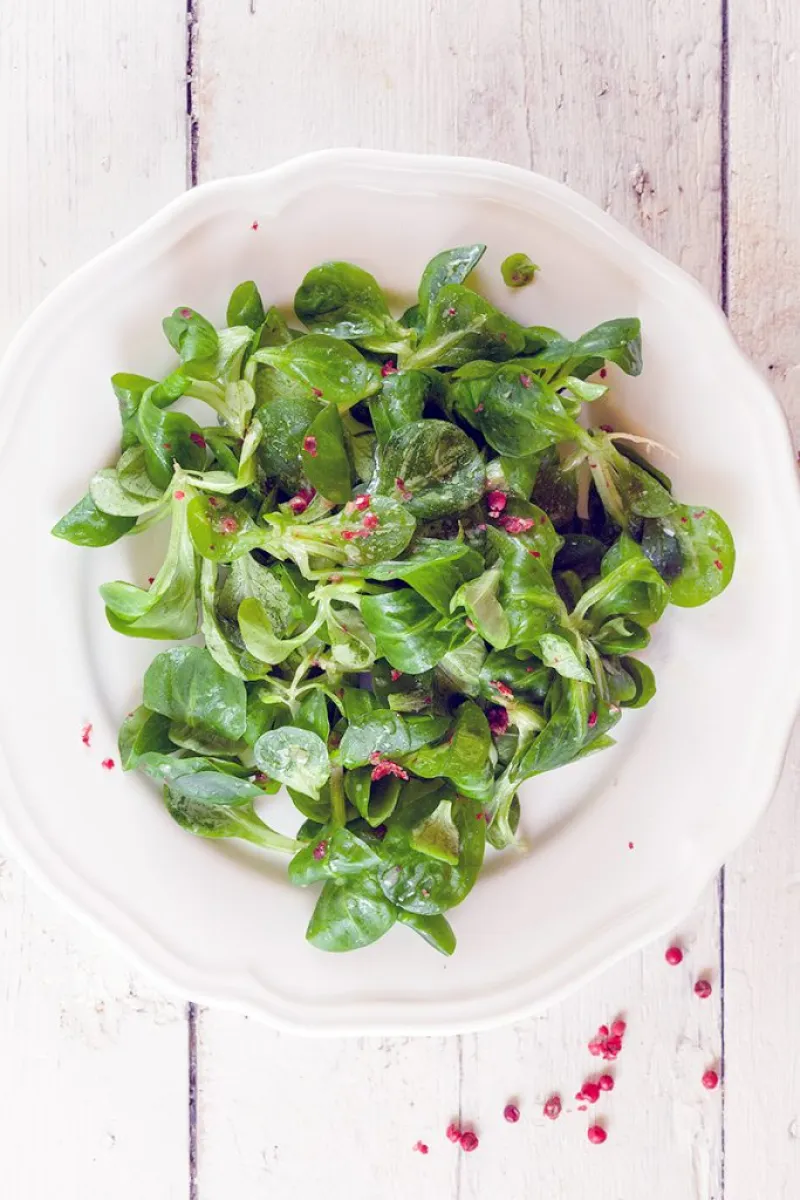 Salad with pink peppercorn dressing