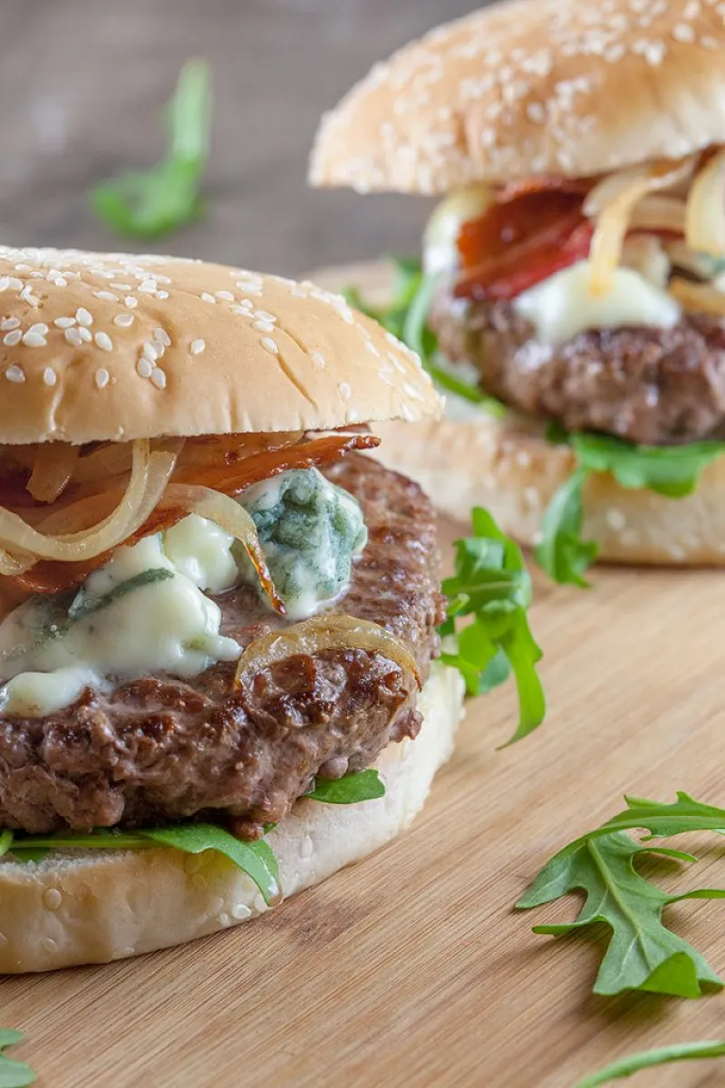 Blue cheese and bacon hamburgers