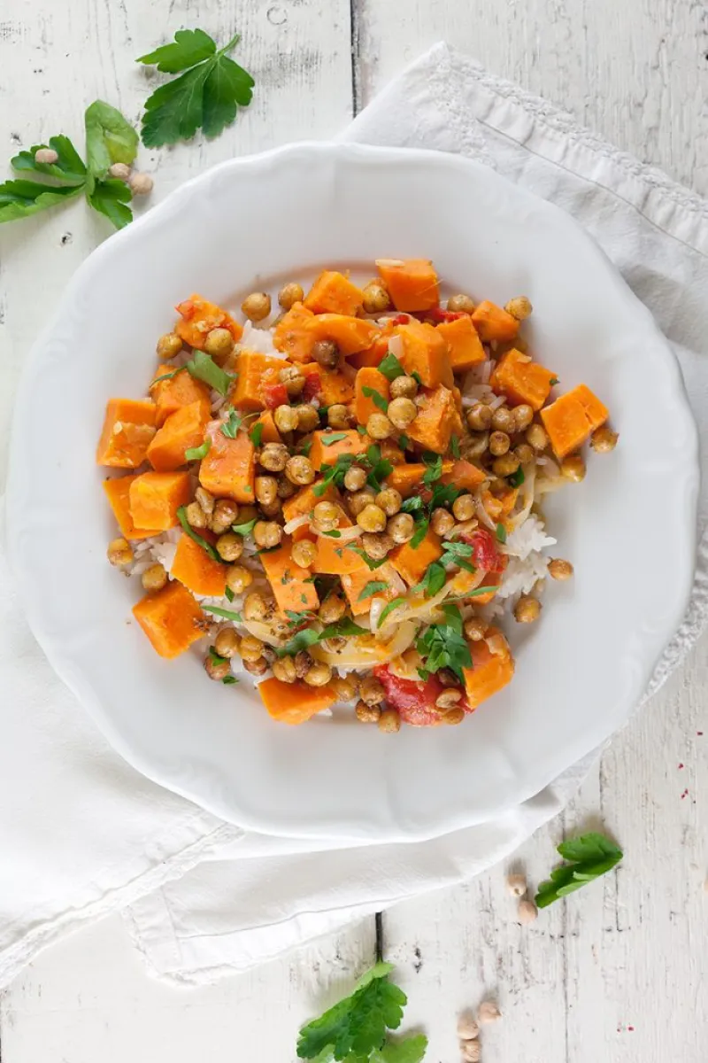 Sweet potato curry with crispy chickpeas