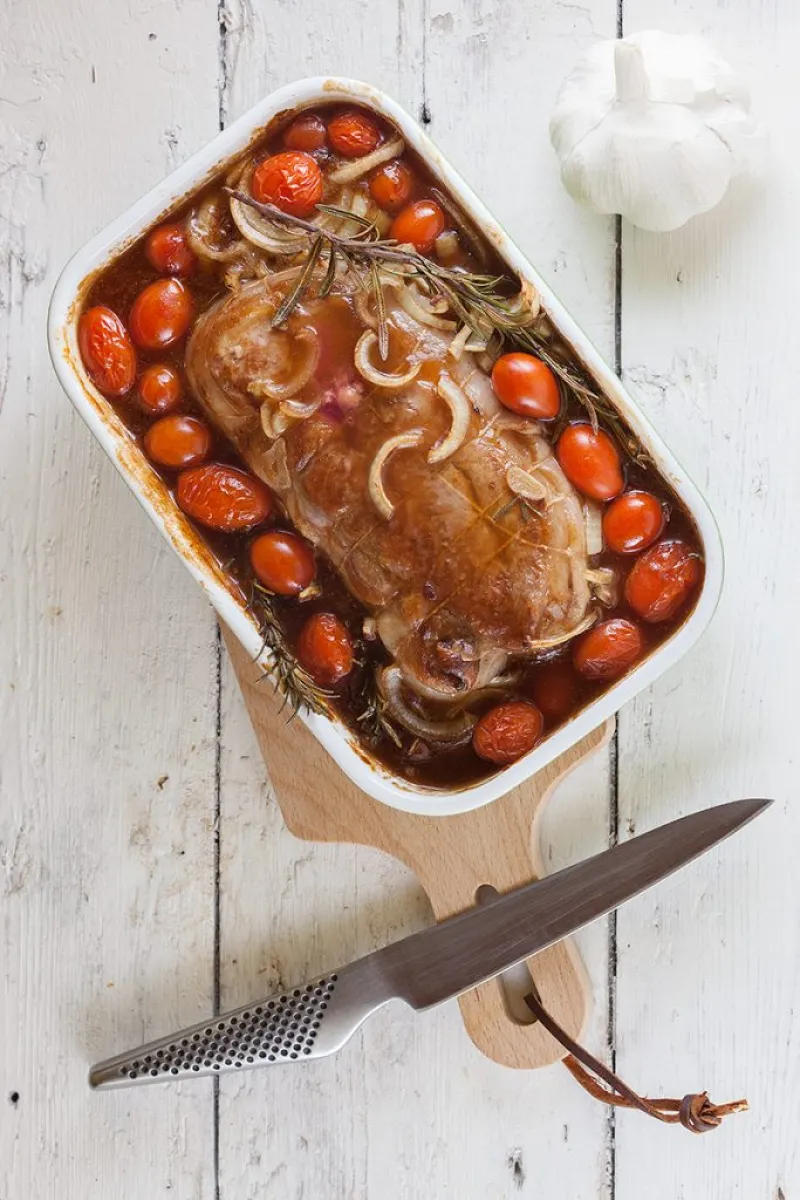 Veal roast with tomatoes and rosemary